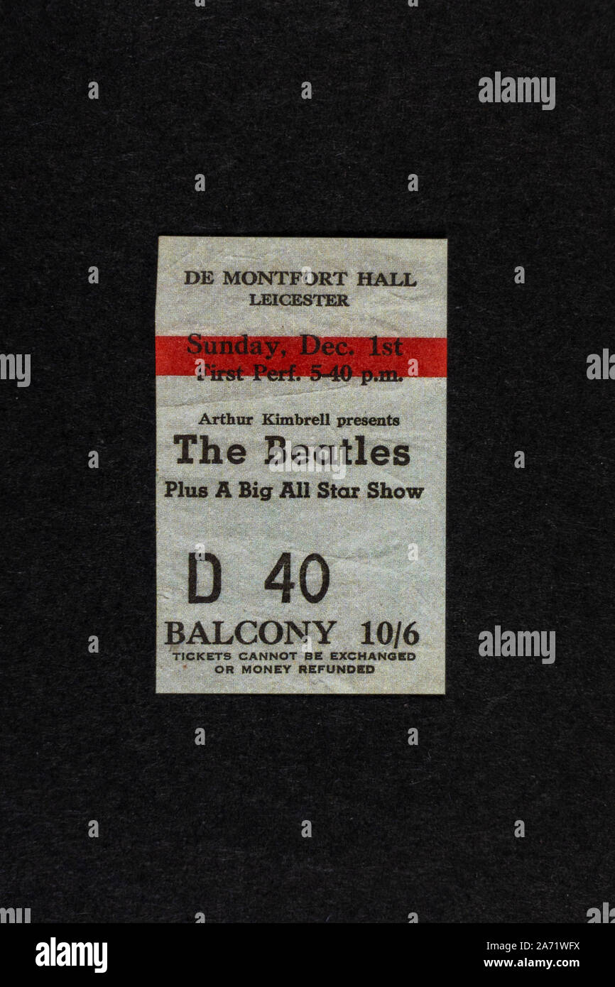 Replica cimeli legati ai Beatles: De Montfort Hall, Leicester biglietto concerto per le prestazioni dei Beatles il 1 dicembre 1963. Foto Stock