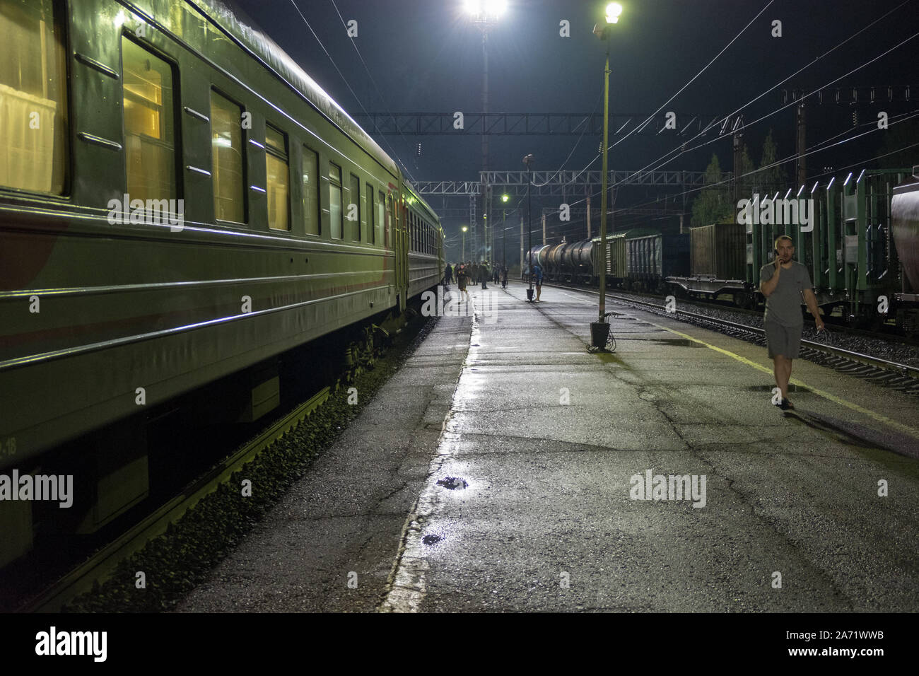 Transsiberian stazione ferroviaria durante la notte Foto Stock