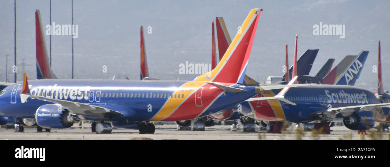 Oltre 25 più del Boeing Max getti8-8 appartenenti al Southwest Airlines restano ancora collegato a massa in Victorville aeroporto martedì. Oggi Boeing Company Presidente e Chief Executive Officer di Dennis Muilenburg e Boeing aerei commerciali Vice Presidente e Chief Engineer John Hamilton, testimoniare davanti a un trasporto del Senato audizione del Comitato sul tema "La sicurezza aerea e il futuro del Boeing 737 MAX' sul Campidoglio di Washington, Stati Uniti d'America. Ottobre 29, 2019. Foto da Gene Blevins/ZUMAPRESS. Credit: Gene Blevins/ZUMA filo/Alamy Live News Foto Stock