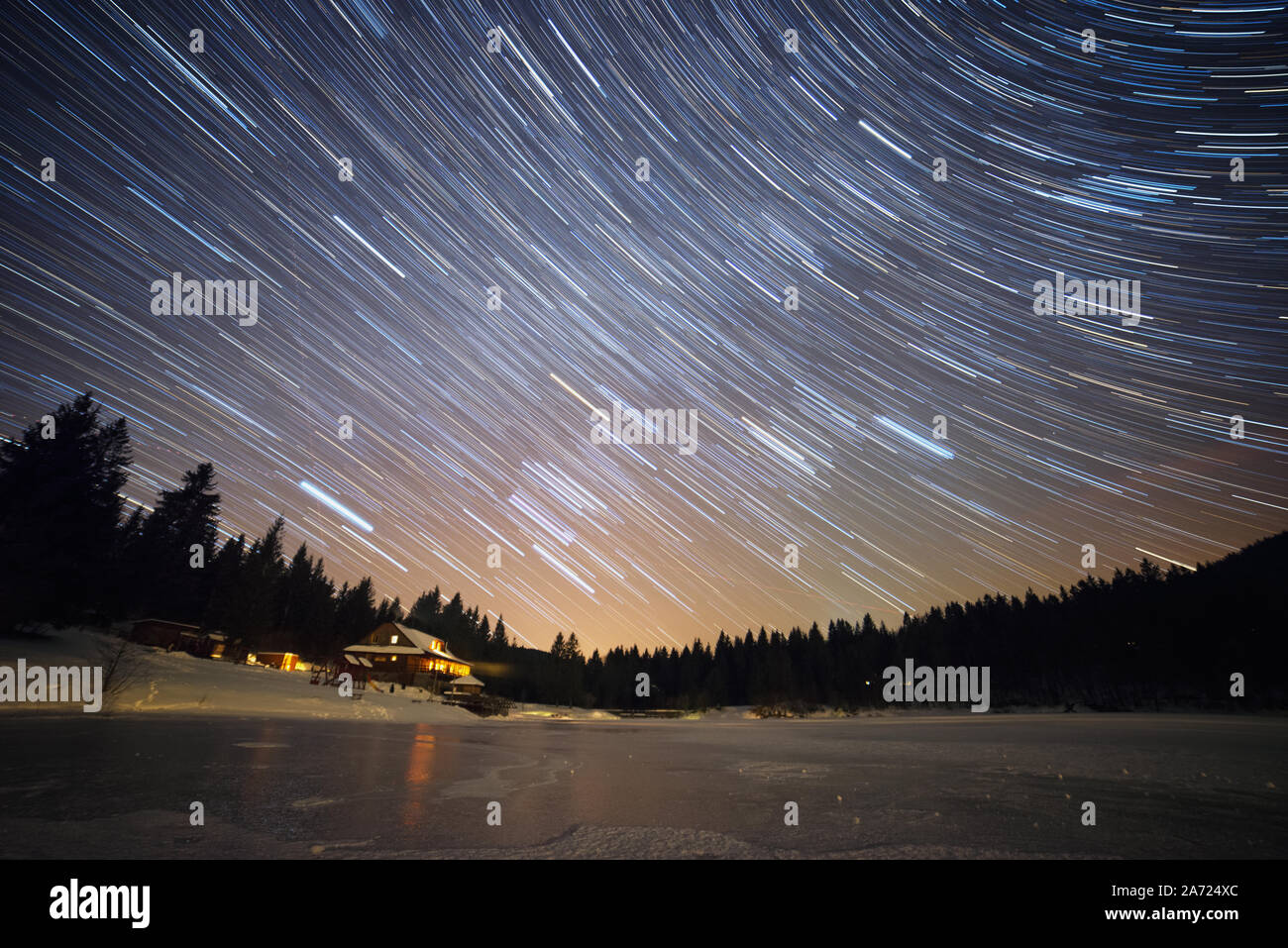 Tracce stellari sopra il Lago Ghiacciato, Krpacovo, Slovacchia centrale, Europa Foto Stock