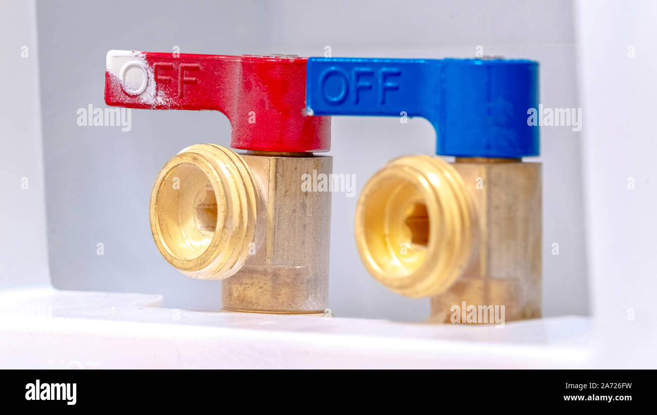 Telaio Panorama immissioni di acqua calda e fredda per una macchina di lavaggio Foto Stock