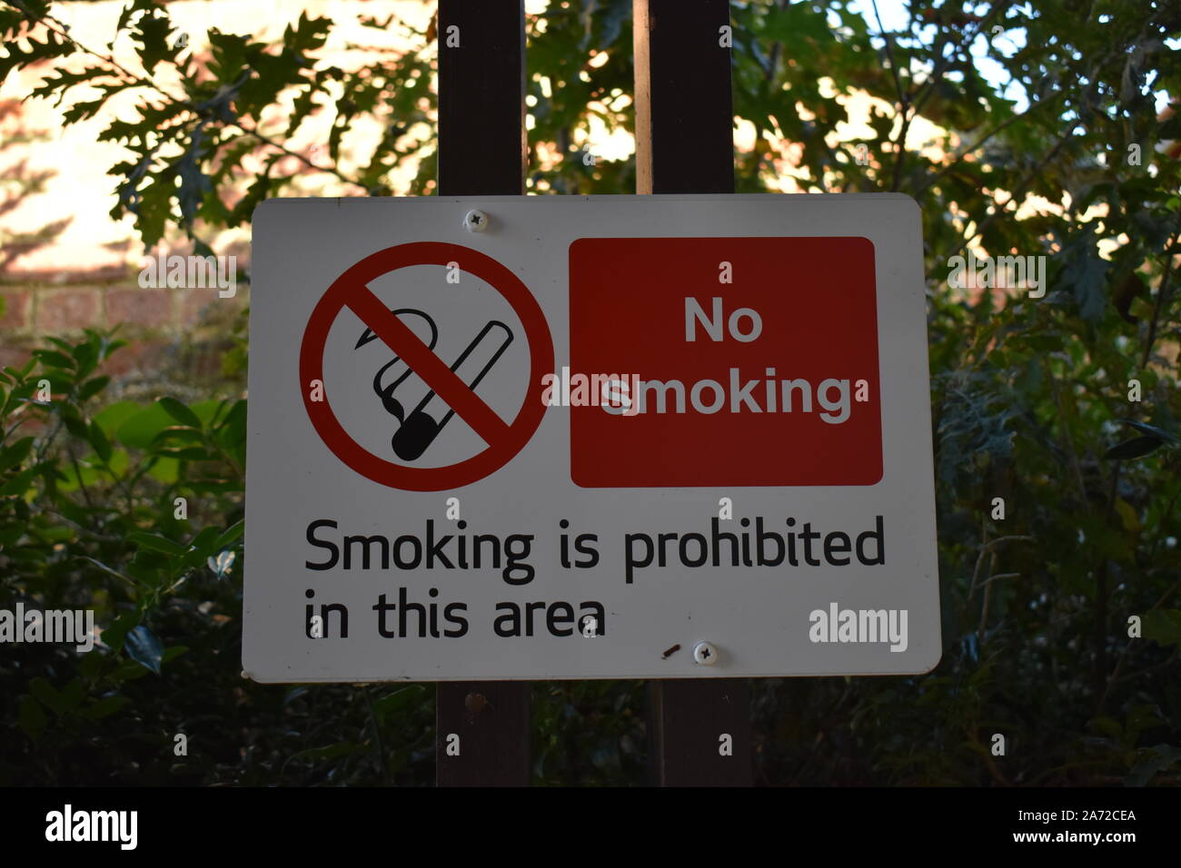 Nessun simbolo del fumo - il fumo è vietato in questa zona. Foto Stock