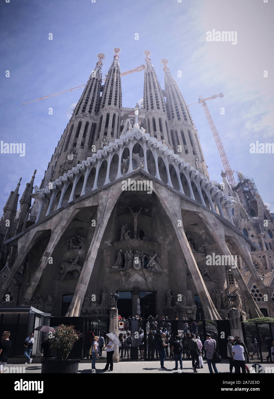 La passione façade o Fachada de la Pasión della Basílica de la Sagrada Família fa parte di un sito patrimonio mondiale dell'UNESCO. Dell'Architetto Antoni Gaudí Foto Stock