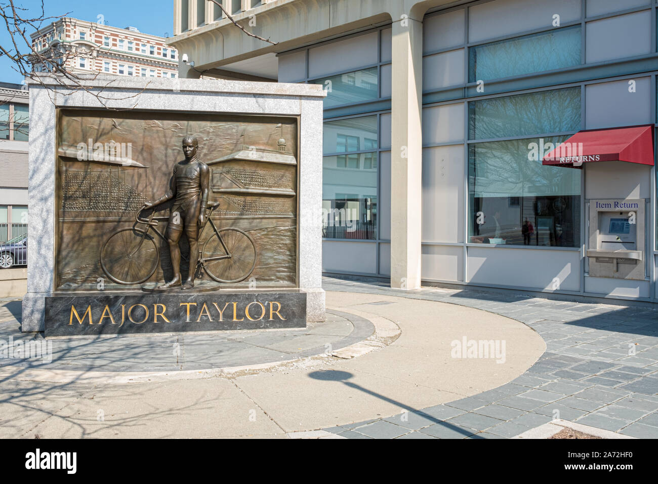 Statua di grandi Taylor al Worcester biblioteca pubblica su Salem Street, Worcester, MA Foto Stock