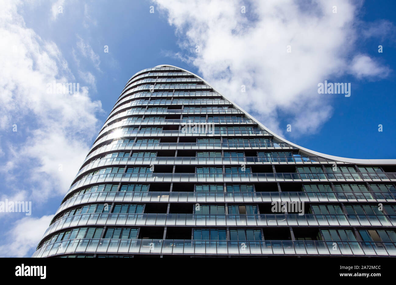 La corona del gruppo di sviluppo di Infinity in Piazza Verdi, Sydney Foto Stock