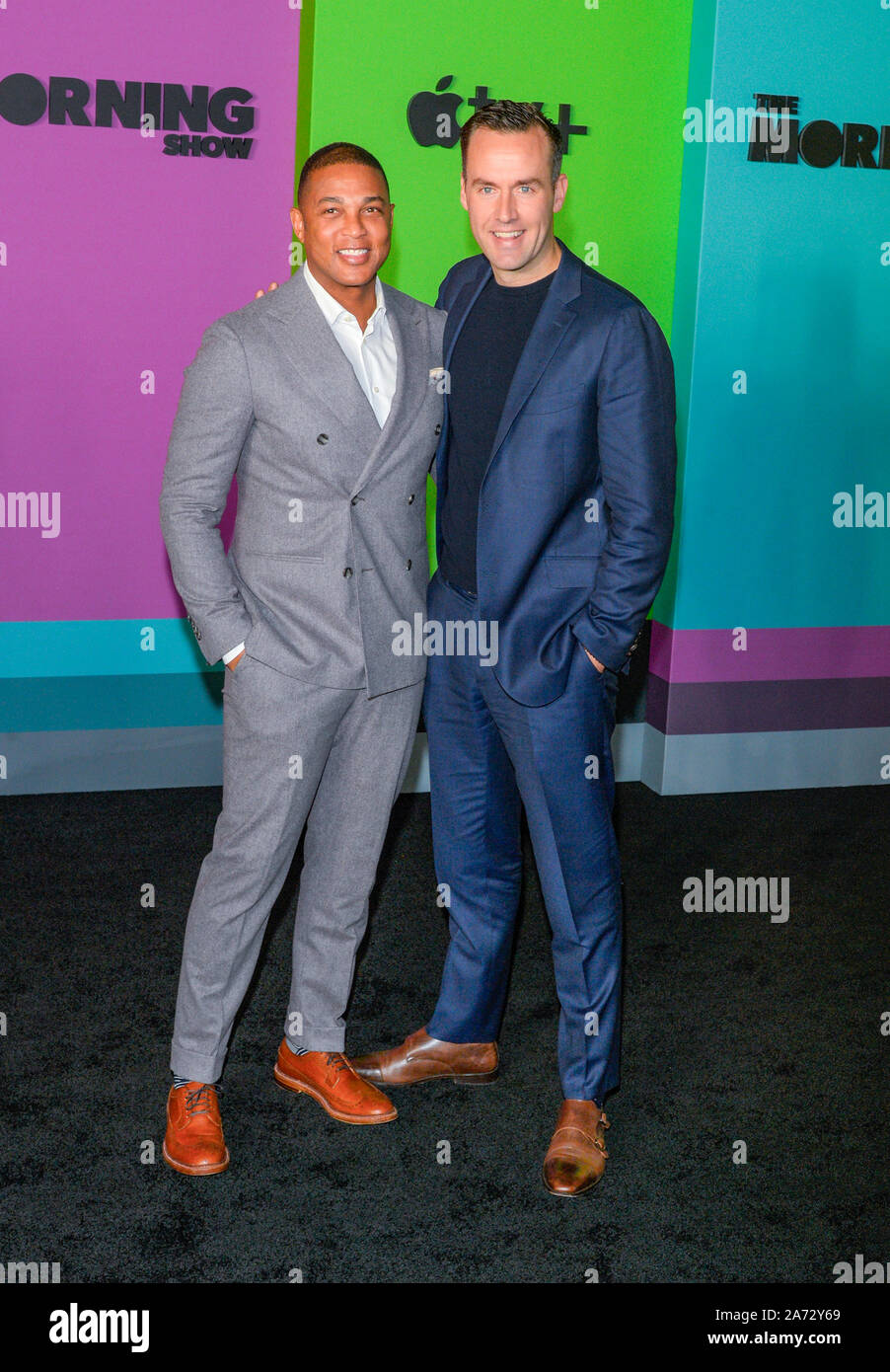 New York, Stati Uniti. 28 ott 2019. Don Limone e Tim Malone frequentare la premiere mondiale di Apple TV 'lo show del mattino' presso il Lincoln Center David Geffen Hall (foto di Lev Radin/Pacific Stampa) Credito: Pacific Press Agency/Alamy Live News Foto Stock