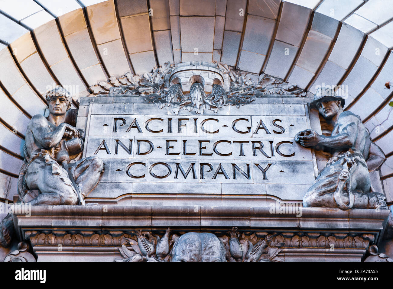 Oct 26, 2019 San Francisco / CA / STATI UNITI D'AMERICA - Close up di PG&E ( Pacific Gas and Electric Company) firmare presso la loro sede storica nel centro cittadino di San Fra Foto Stock