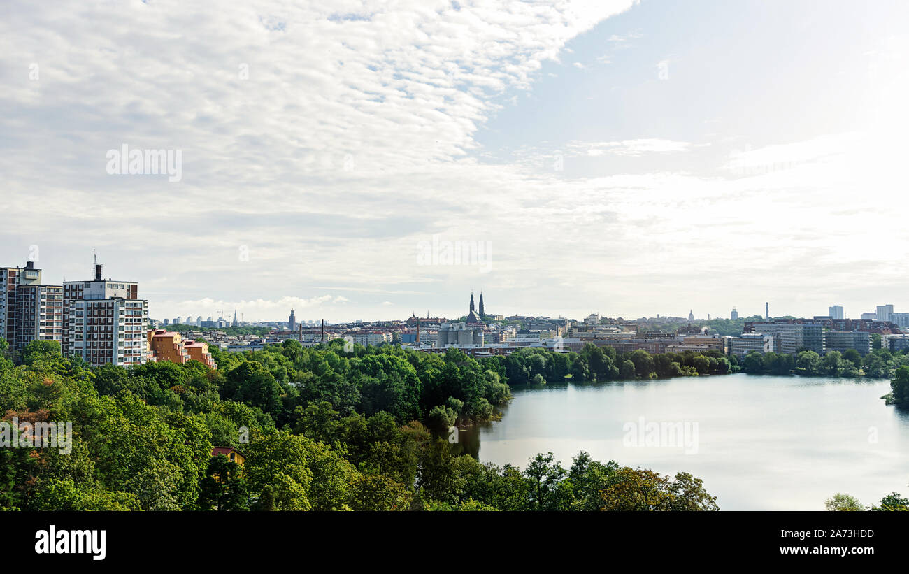 Stoccolma, Svezia - 09 agosto 2019: Scenic panorama di Stoccolma skyline con vari storici e moderni edifici in una giornata di sole. Foto Stock
