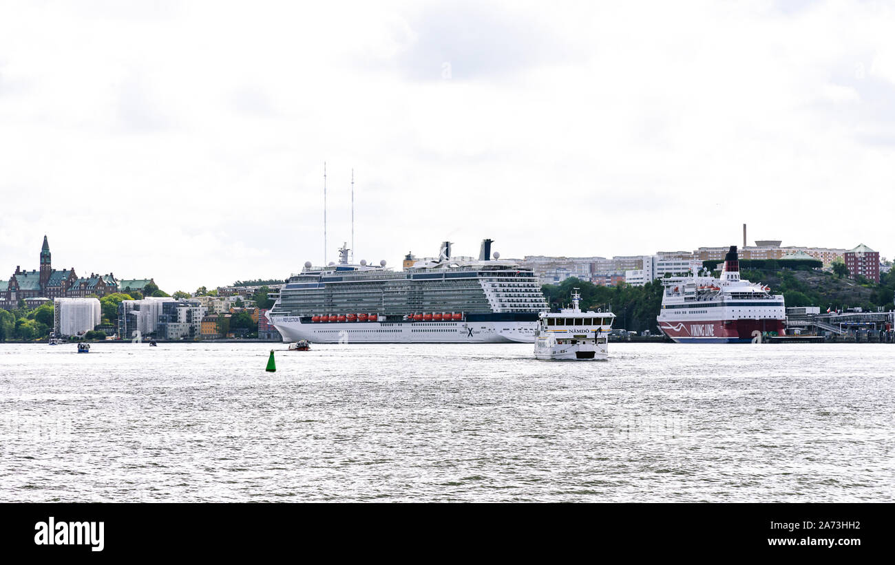 Stoccolma, Svezia - 09 agosto 2019: navi da crociera nel porto di Stoccolma. Stoccolma è la capitale e la città più grande della Svezia. Foto Stock
