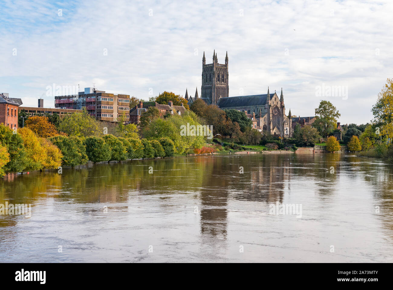 Livello di acqua alta sul fiume Severn a Worcester causare un allagamento nella zona circostante Foto Stock