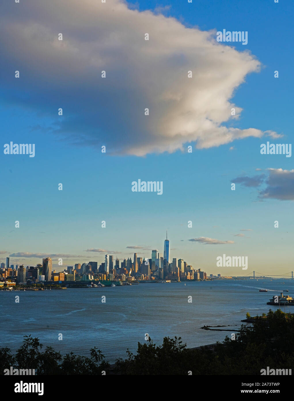 Skyline di Manhattan sul fiume Hudson, New York City Foto Stock