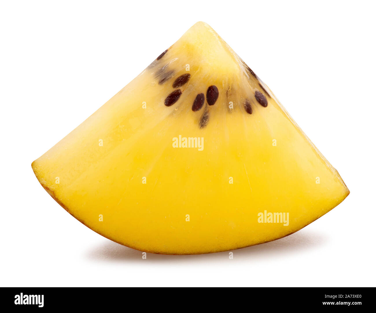 Fette di golden kiwi percorso isolato su bianco Foto Stock Fette di golden kiwi percorso isolato su bianco Foto Stock