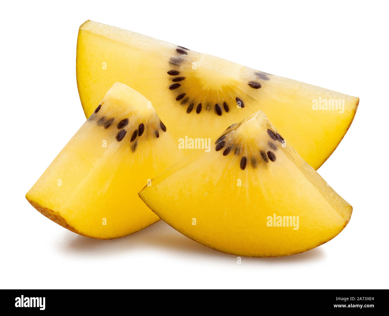 Fette di golden kiwi percorso isolato su bianco Foto Stock Fette di golden kiwi percorso isolato su bianco Foto Stock