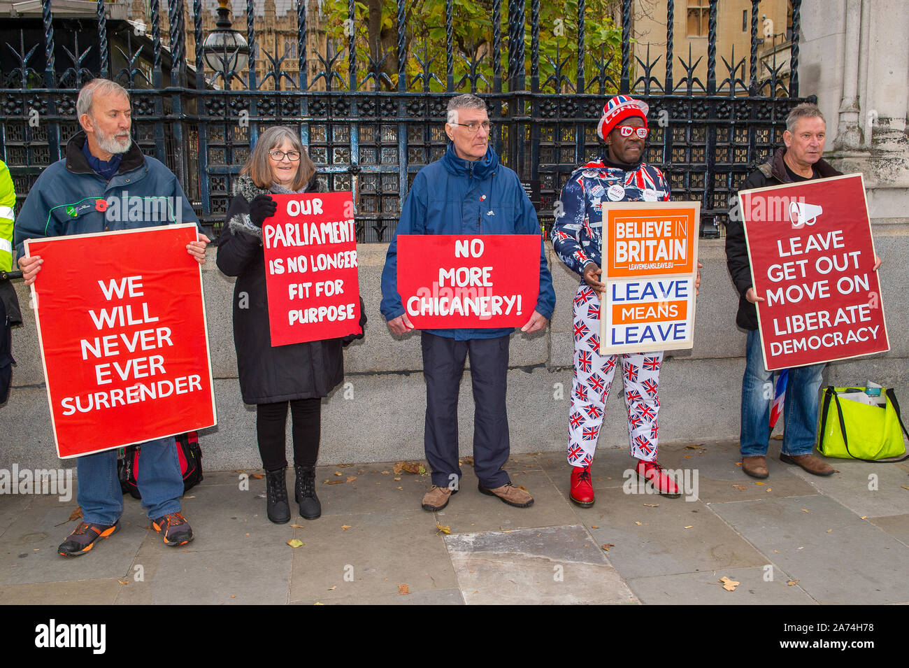 Westminster, Londra, Regno Unito. 29 ottobre, 2019. Brexit lasciare gli attivisti al di fuori della House of Commons il giorno di elezione generale è chiamato. Credito: Maureen McLean/Alamy Foto Stock
