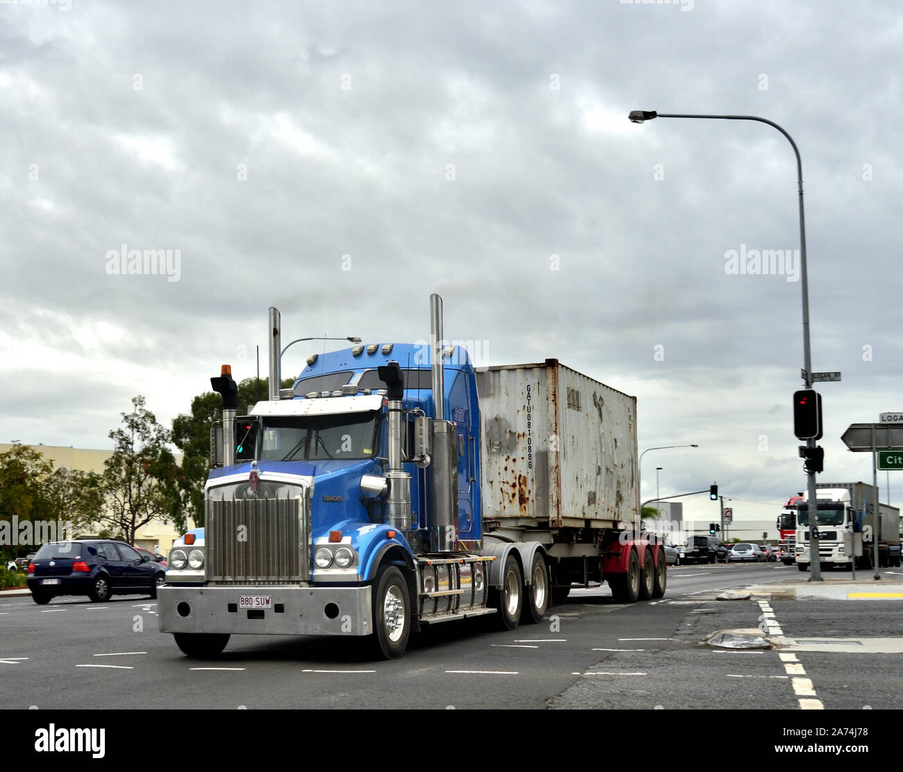 Autocarro pesante su strada, Brisbane, Australia Foto Stock