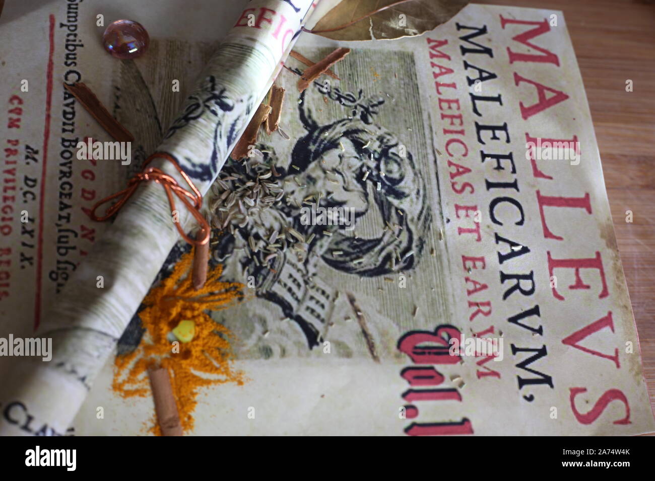 Il Malleus Maleficarum / "la strega martello" è venuto a essere la strega-caccia handbook del periodo medievale. Xv secolo. Solo editoriale.Copyspace Foto Stock