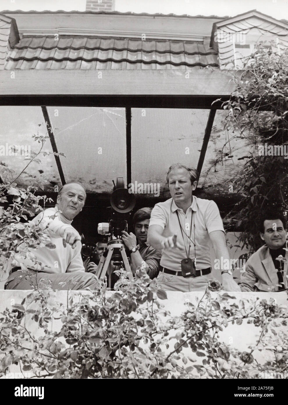 Kurt Hoffmann, deutscher direttore cinematografico (links), Deutschland um 1967. Film tedesco direttore Kurt Hoffmann (sinistra), Germania ca. 1967. Foto Stock