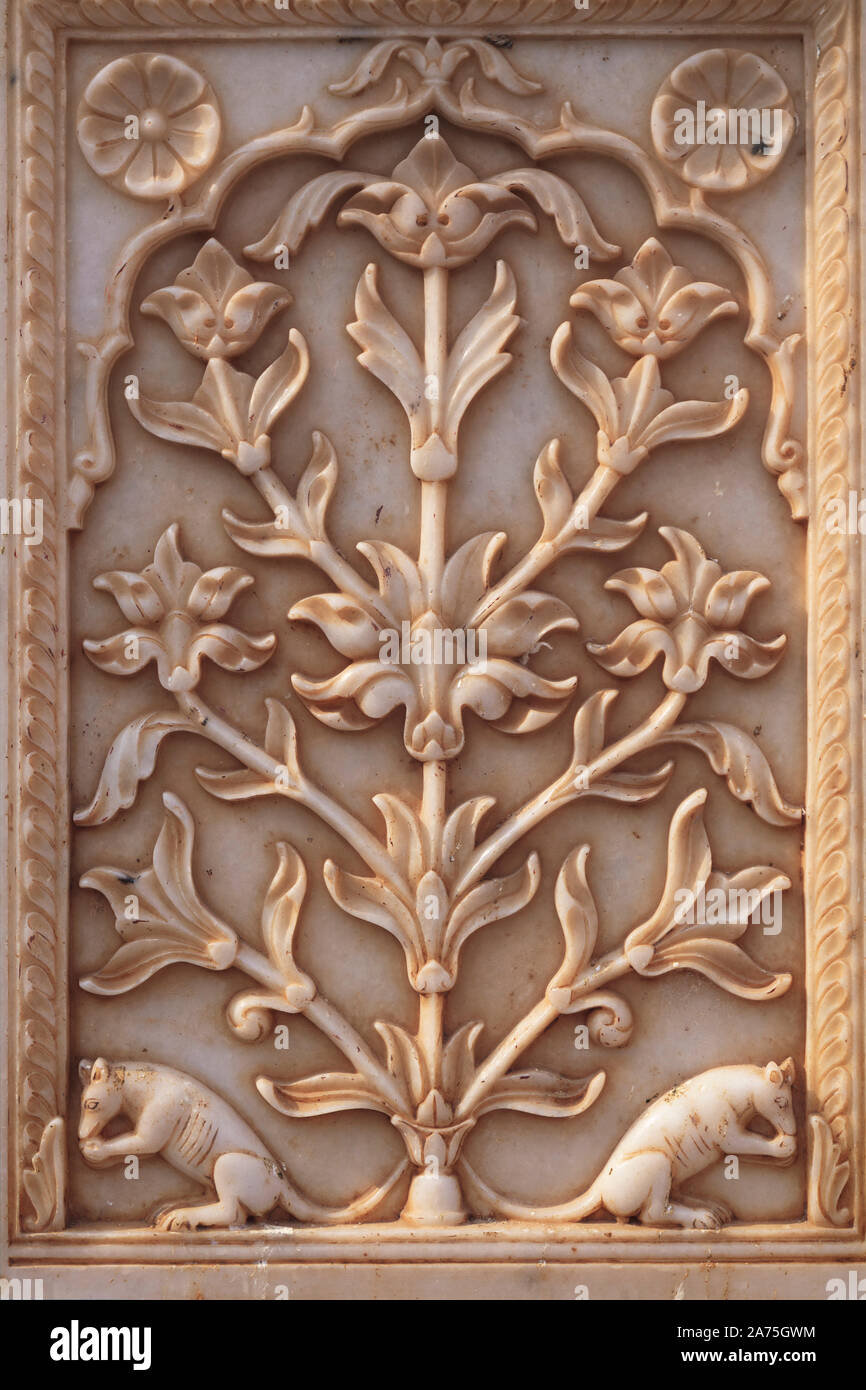 India Rajasthan, Deshnok, Karni Mata Temple (Tempio Rat), sculture in marmo Foto Stock