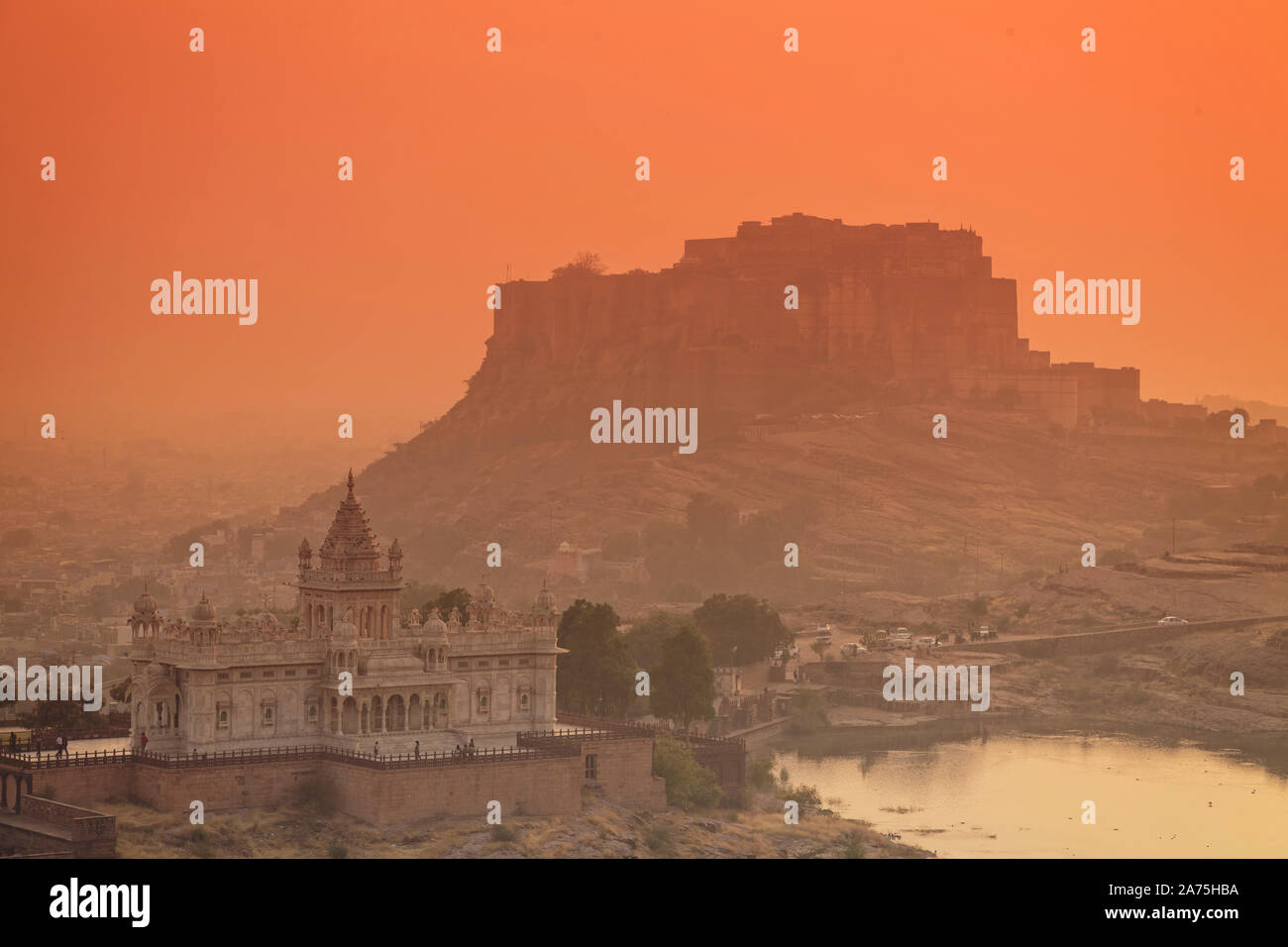 India Rajasthan, Jodhpur, Jaswant Thada Tempio e Forte Mehrangarh Foto Stock