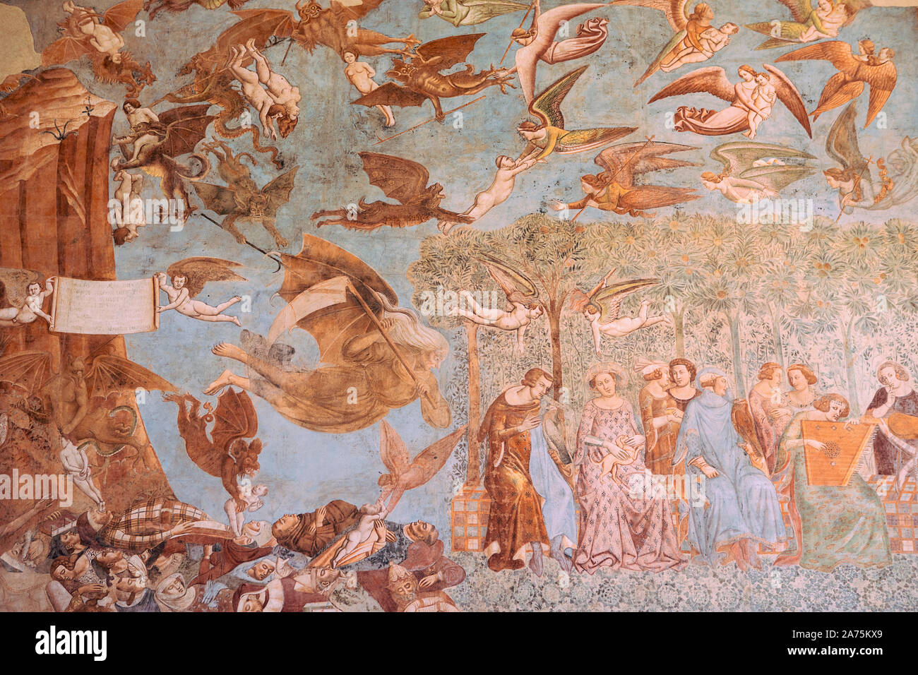 Parte degli affreschi "Trionfo della Morte" o "ultima sentenza' di Buonamico Buffalmacco, 1336-1341, rinnovato affresco all'interno del Campo Santo cimitero, Pisa Foto Stock