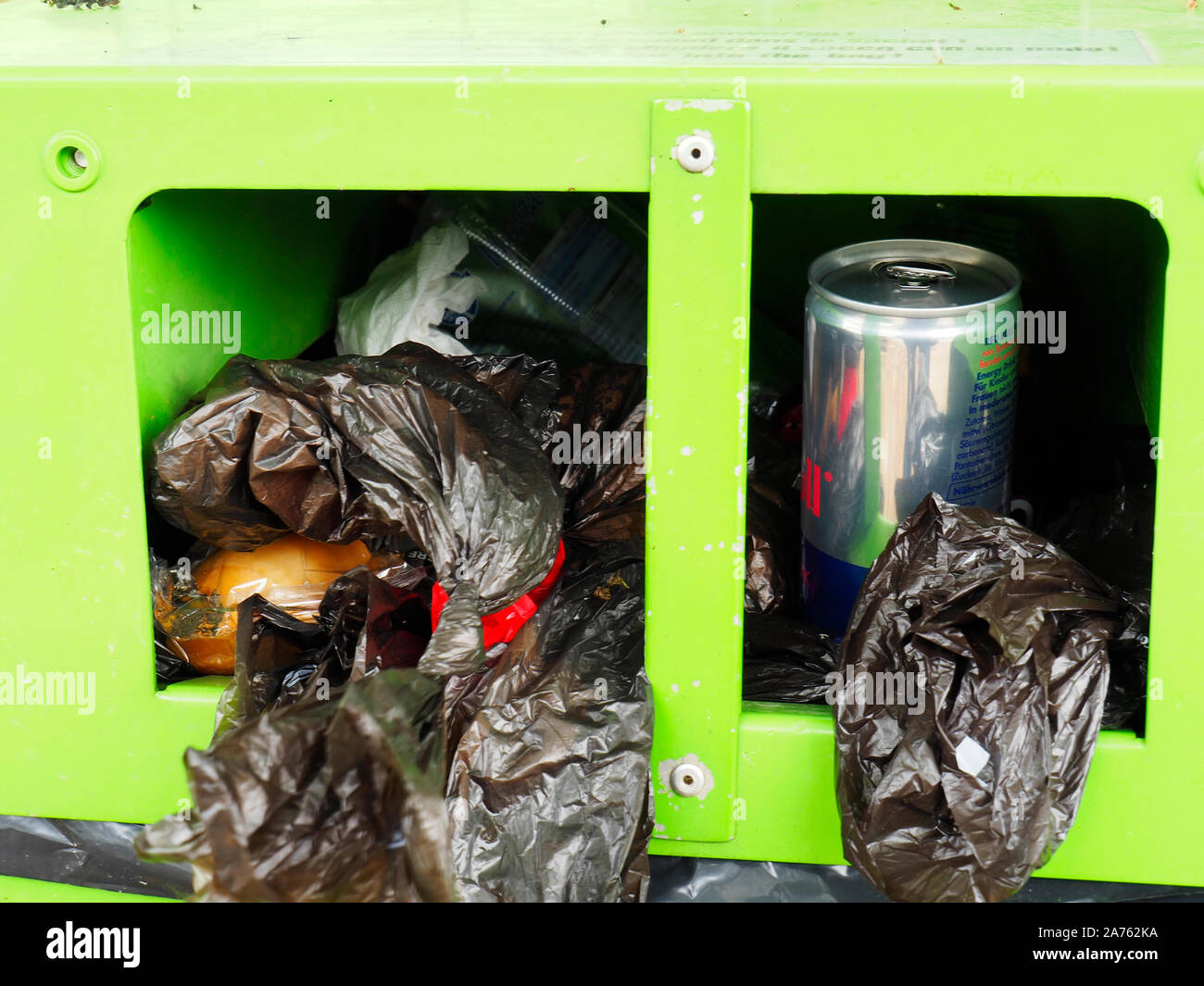 Gewöhnlicher Müll in Hundekot-Entsorgungssystem von Robidog Foto Stock
