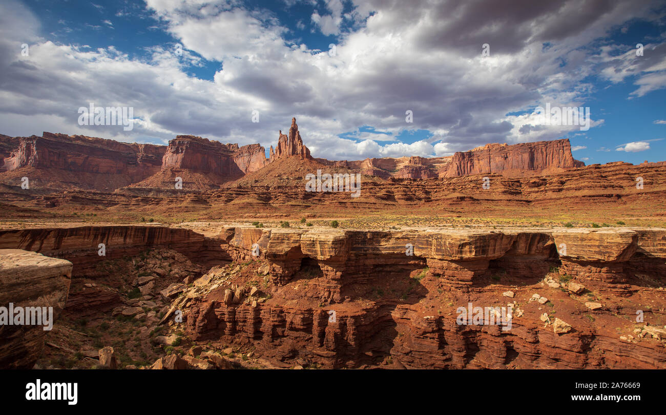 Il Shafer Trail, un 4x4 unità ruota strada nel Parco Nazionale di Canyonlands, il cuore di un high desert chiamato l'Altopiano del Colorado. Foto Stock