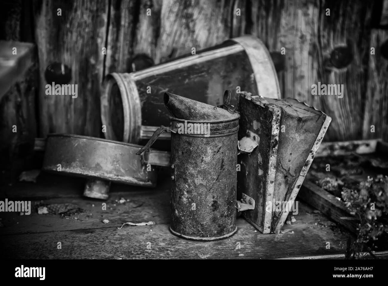 Vecchio arrugginito, lattina di olio vecchio strumento dettaglio Foto Stock