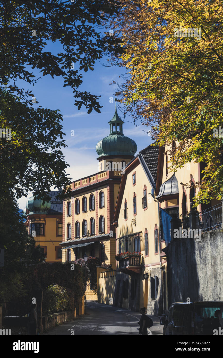 Storico castello austriaco con illuminazione sublime Foto Stock