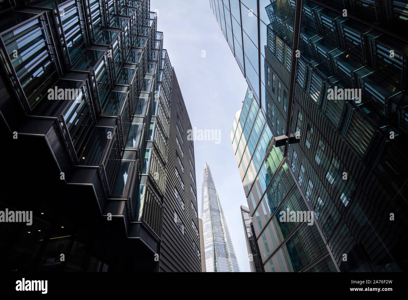 La Shard in tra gli edifici maggiormente a Londra Riverside sulla Southbank in London, England Regno Unito Foto Stock