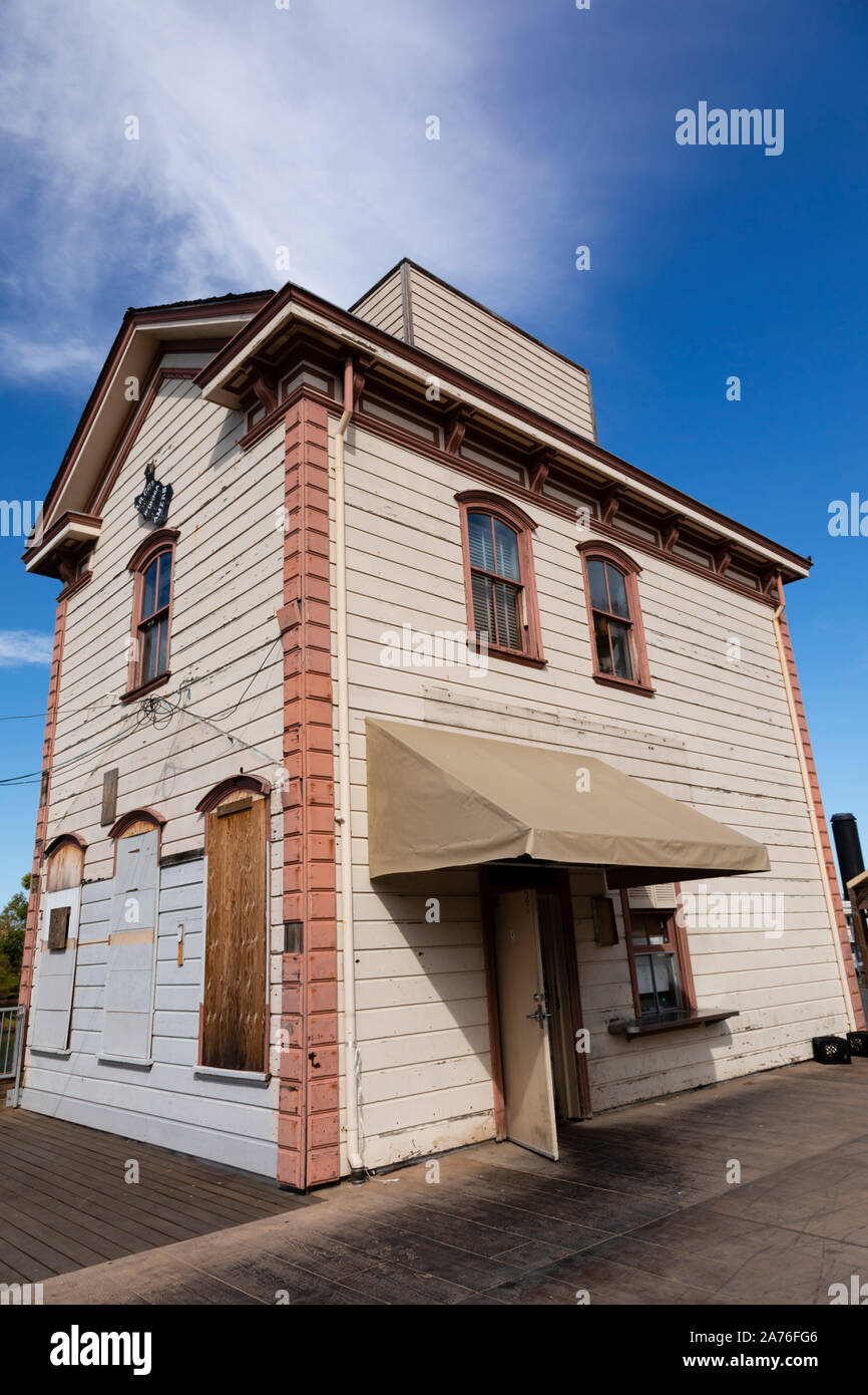 Il vecchio edificio in legno sul lato del fiume quayside, Città Vecchia, Sacramento, la capitale dello Stato della California, Stati Uniti d'America. Foto Stock