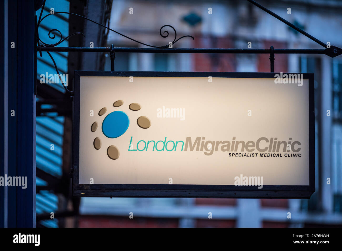 Londra emicrania Clinic segno. Londra emicrania clinic è un privato emicrania clinica nel mercato Leadenhall nella città di Londra il quartiere finanziario. Foto Stock