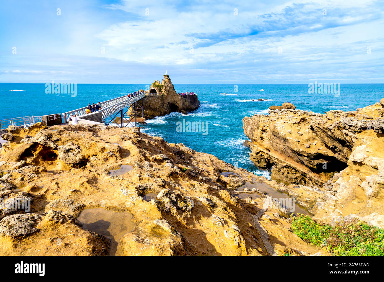 Vista sul mare e sul Rocher de la Vierge, Biarritz, Francia Foto Stock