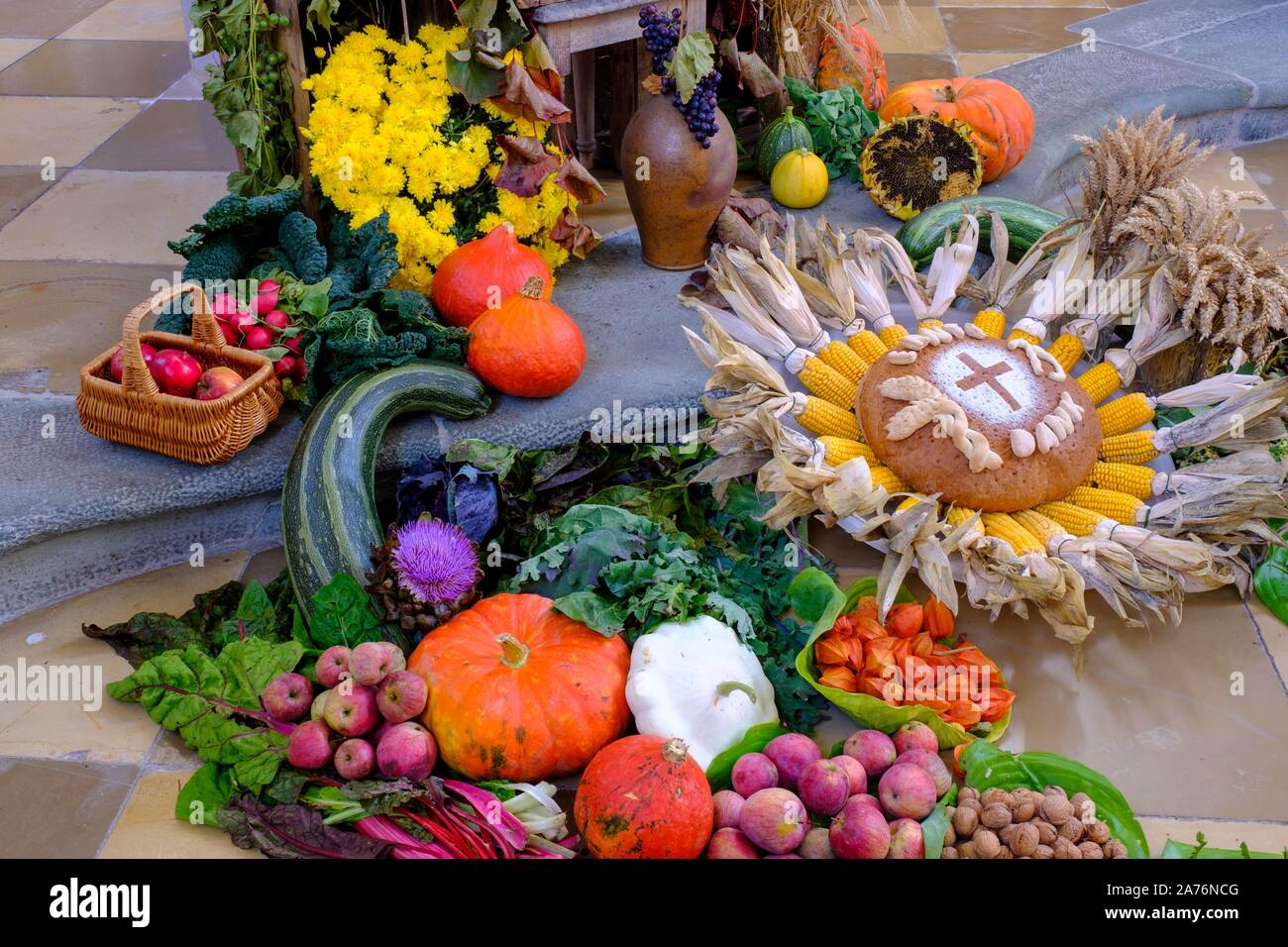 Frutta e verdura al giorno del Ringraziamento altare, ringraziamento, san Kilian, Bad Heilbrunn, Alta Baviera, Baviera, Germania Foto Stock