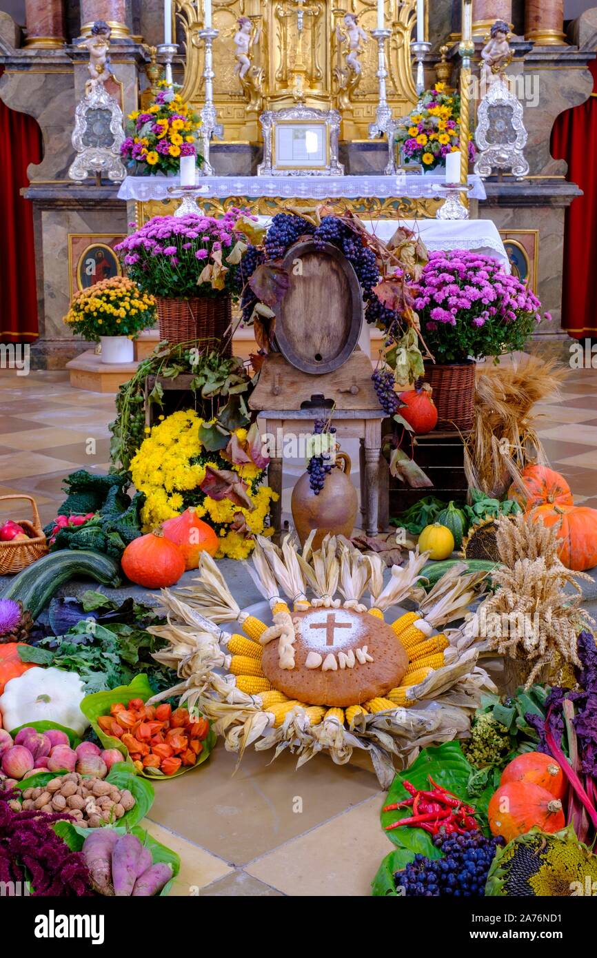 Frutta e verdura al giorno del Ringraziamento altare, ringraziamento, san Kilian, Bad Heilbrunn, Alta Baviera, Baviera, Germania Foto Stock