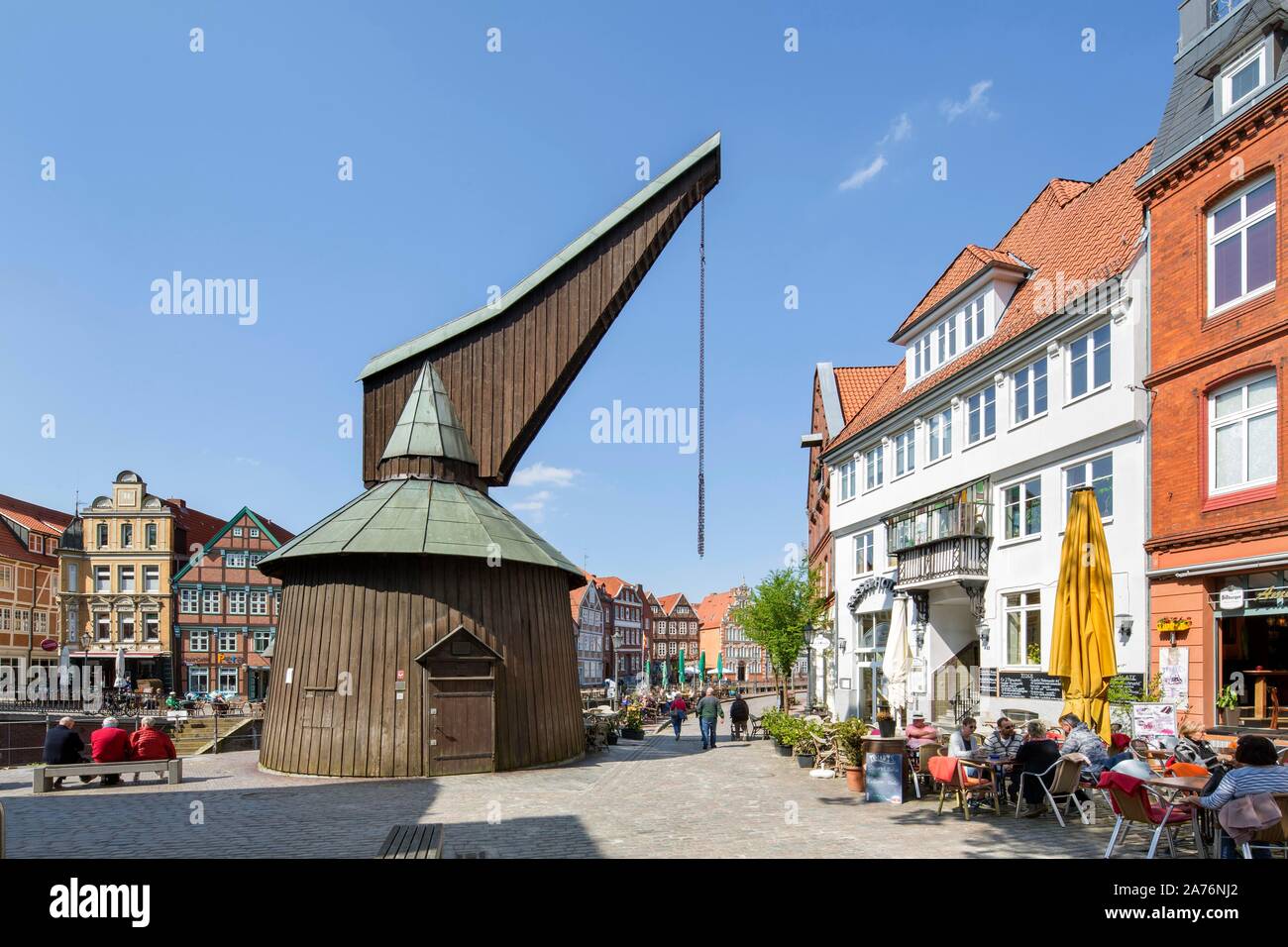 Porto gru gru pedale secondo la storico modello di Luneburg, Hanseatic Harbour, il mercato del pesce, Stade, Bassa Sassonia, Germania Foto Stock