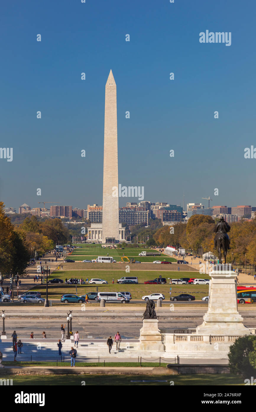 WASHINGTON, DC, Stati Uniti d'America - il National Mall. Il Monumento a Washington in distanza. Foto Stock