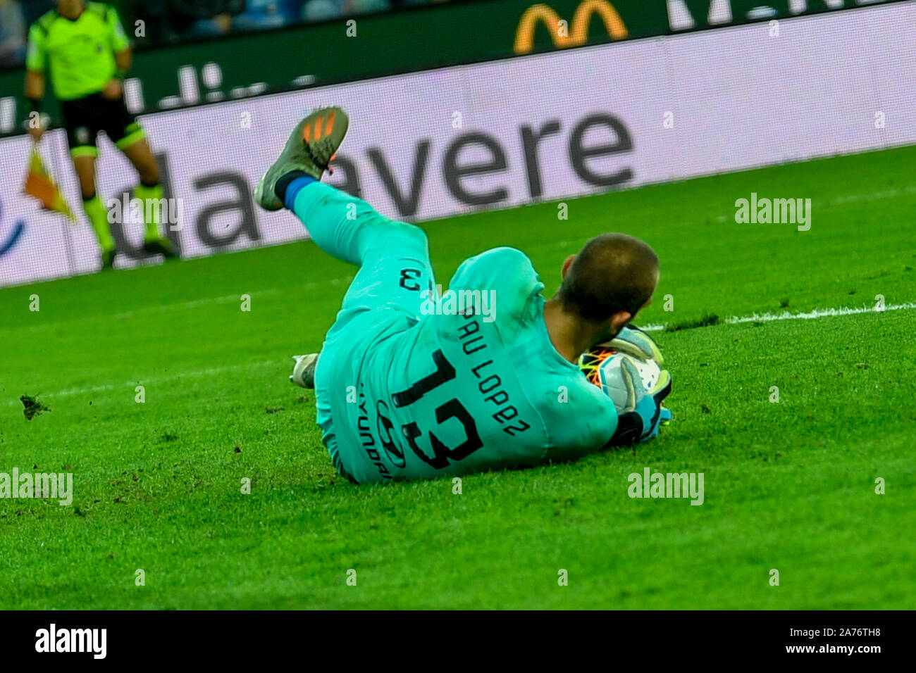 Friuli-Dacia Arena stadium di Udine, Italia, 30 ott 2019, risparmio di pau lopez della a.s. roma calcio durante l'Udinese Calcio vs AS Roma - Calcio italiano di Serie A uomini campionato - Credito: LPS/Alessio Marini/Alamy Live News Foto Stock