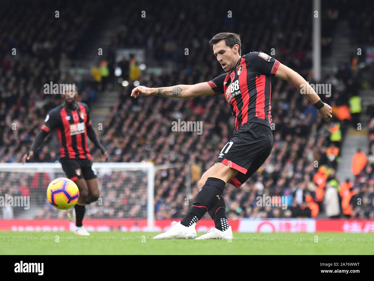 Londra, Inghilterra - Ottobre 27, 2018: Charles John Daniels di Bournemouth mostrato durante il 2018/19 English Premier League tra Fulham FC e AFC Bournemouth a Craven Cottage. Foto Stock