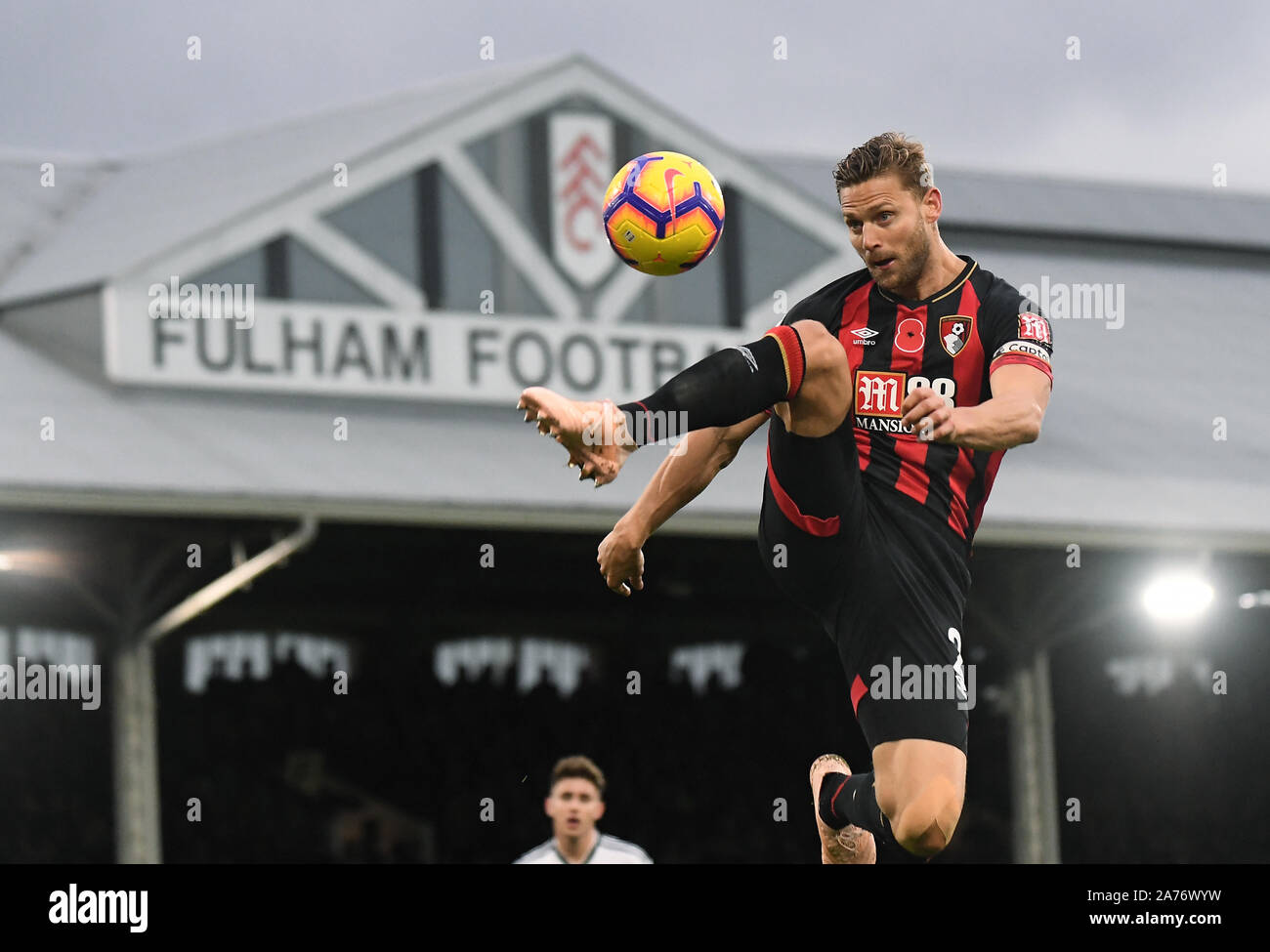 Londra, Inghilterra - Ottobre 27, 2018: Simon Francesco di Bournemouth mostrato durante il 2018/19 English Premier League tra Fulham FC e AFC Bournemouth a Craven Cottage. Foto Stock