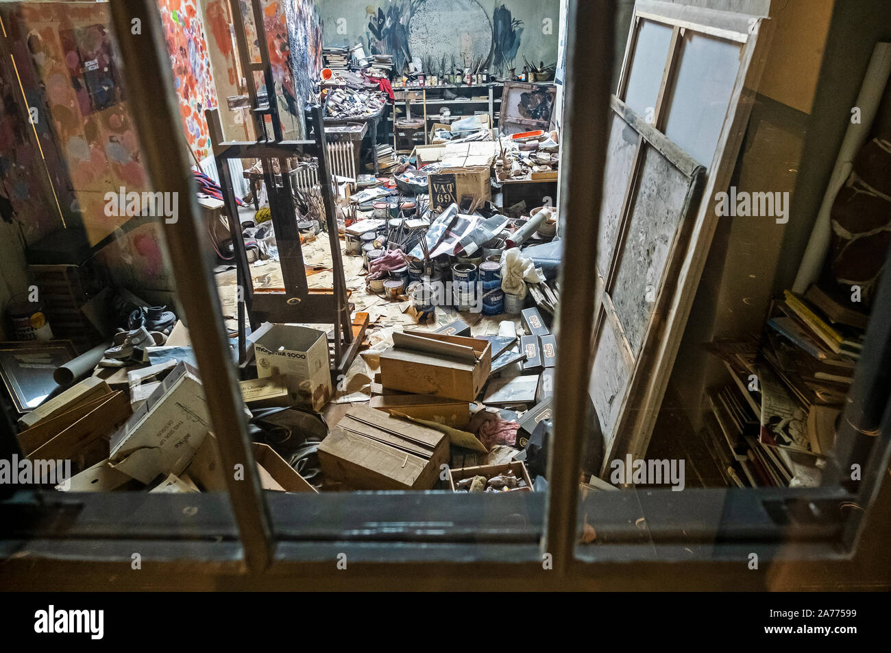 Francis Bacon Studio - ricostruito lo studio del pittore Francis Bacon, in Dublin City Gallery la Hugh Lane, Dublin, Irlanda Foto Stock
