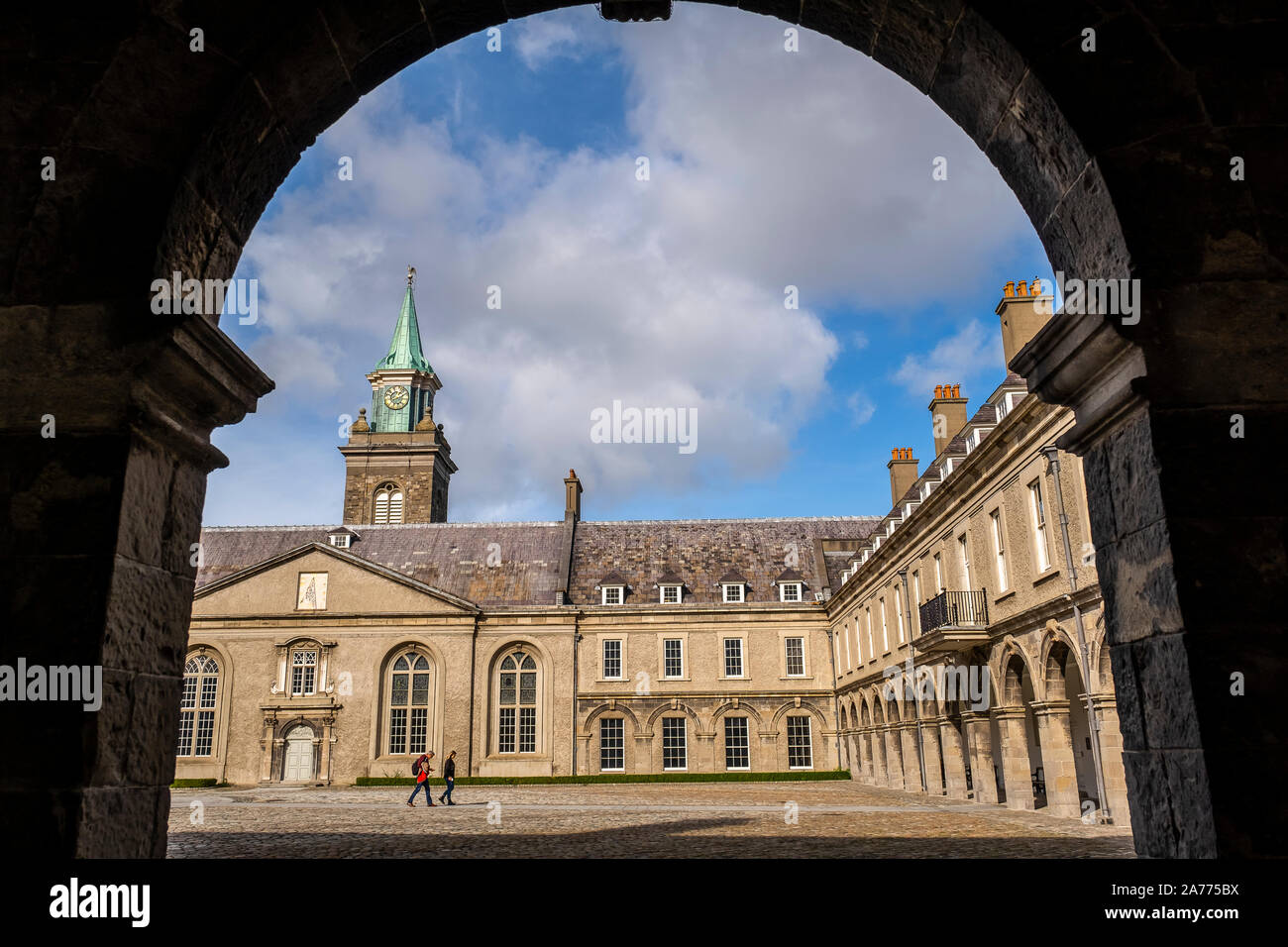 IMMA, il Museo irlandese d'arte moderna, è alloggiato nell'Ospedale Reale di Kilmainham, Dublino, Irlanda Foto Stock
