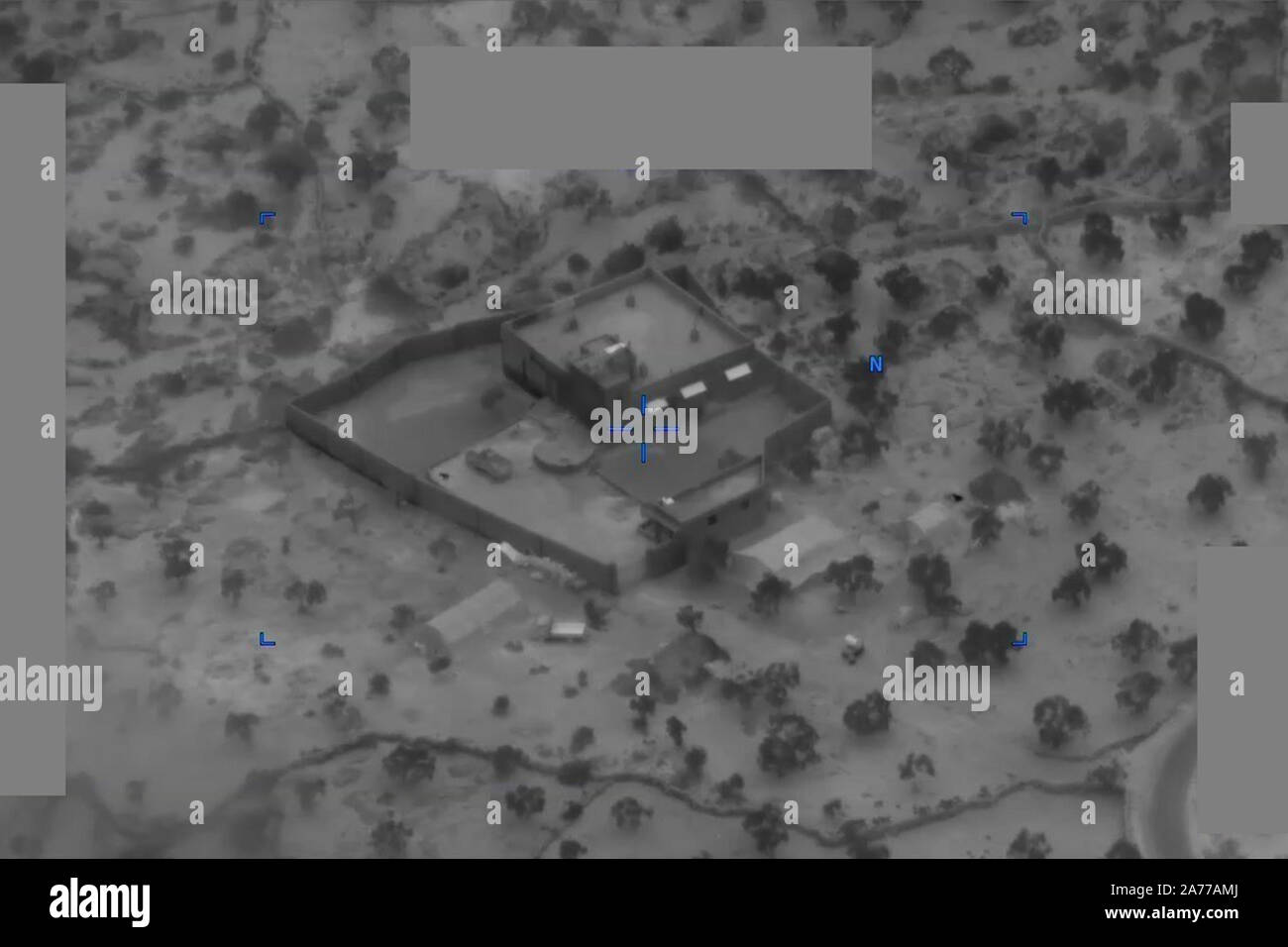 Washington, Stati Uniti. 30 ott 2019. Il militare degli Stati Uniti ha rilasciato una pre-raid fotografia del composto in cui Abu Bakr al-Baghdadi, leader dello Stato islamico dell Iraq e il levante (ISIL), era nascosto fuori prima che RAID da U.S. forze per le operazioni speciali il 26 ottobre 2019. Nessun danno collaterale delle strutture adiacenti. Generale Kenneth McKenzie, testa di U.S. Comando centrale, detto il edifici distrutti sono stati lasciati guardare come 'un parcheggio con grandi buche' per evitare che la struttura si trasformi in un santuario. Foto per gentile concessione del Dipartimento della Difesa/UPI Credito: UPI/Alamy Live News Foto Stock