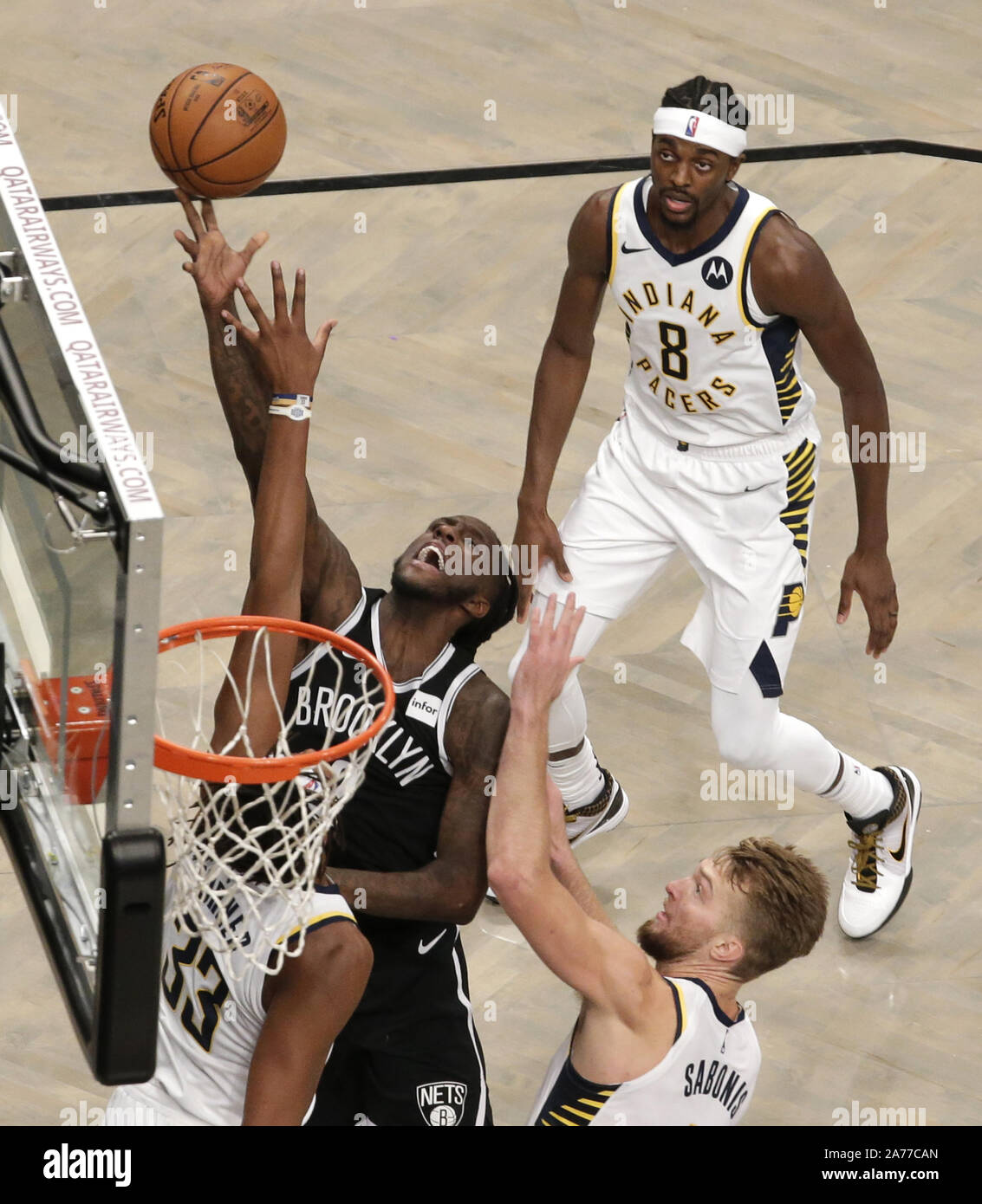 Brooklyn, Stati Uniti. 30 ott 2019. Reti di Brooklyn Taurean Principe rigidi per il cestello nella prima metà contro Indiana Pacers presso Barclays Center su Mercoledì, Ottobre 30, 2019 a New York City. Foto di Giovanni Angelillo/UPI Credito: UPI/Alamy Live News Foto Stock