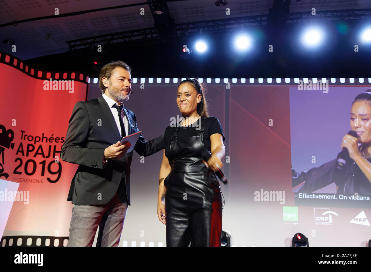 Parigi, Francia. 14 ottobre, 2019. Amel Bent e Antonio di Girolamo alla XV edizione dei trofei APAJH presso il Carrousel du Louvre a Parigi, Francia. Foto Stock