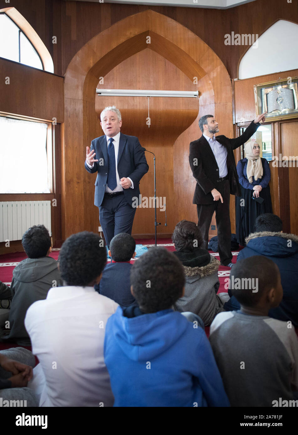 Non sottoscritto in precedenza foto datata 17/03/19 Speaker della House of Commons, John Bercow adoratori di incontro a Finsbury Park moschea nel nord di Londra dove Egli appoggiò il suo sostegno alla comunità musulmana dopo un attacco su due moschee in Nuova Zelanda uccidendo 50 persone. L'altoparlante, che ha servito dieci anni nel post intende candidarsi giù prima delle prossime elezioni. Foto Stock