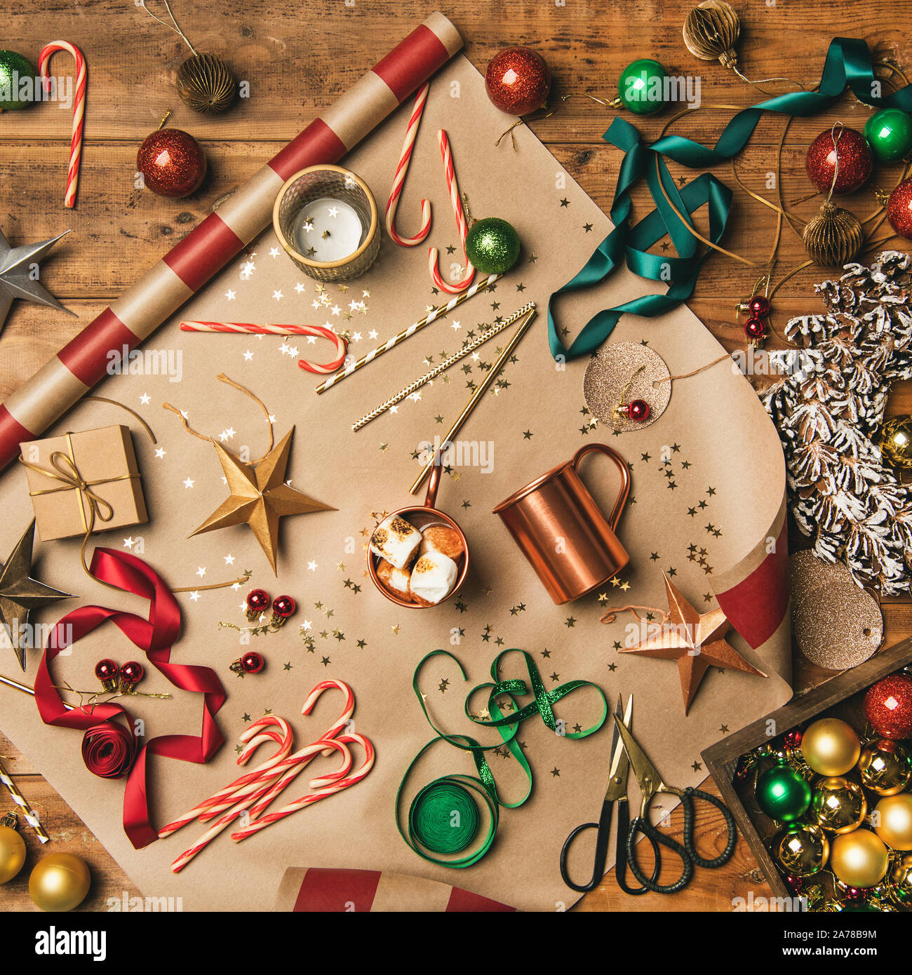 Festa di Natale dell'umore. Cioccolata calda e decorazione di Natale Foto Stock