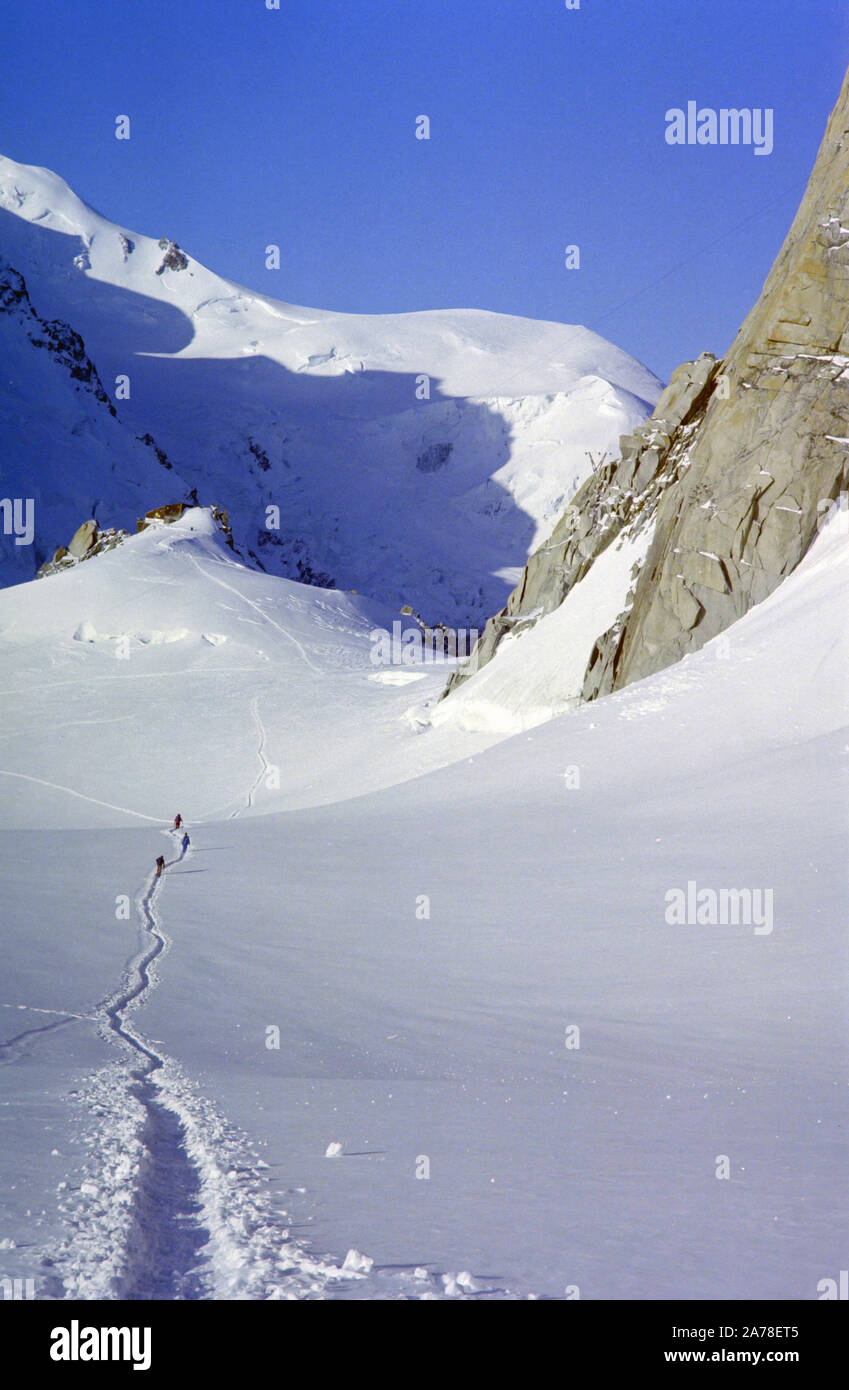 Arrampicata Mont Blanc du Tacul nel 1980 : Lungo Aiguille du Midi,verso Mont Blanc du Tacul Foto Stock