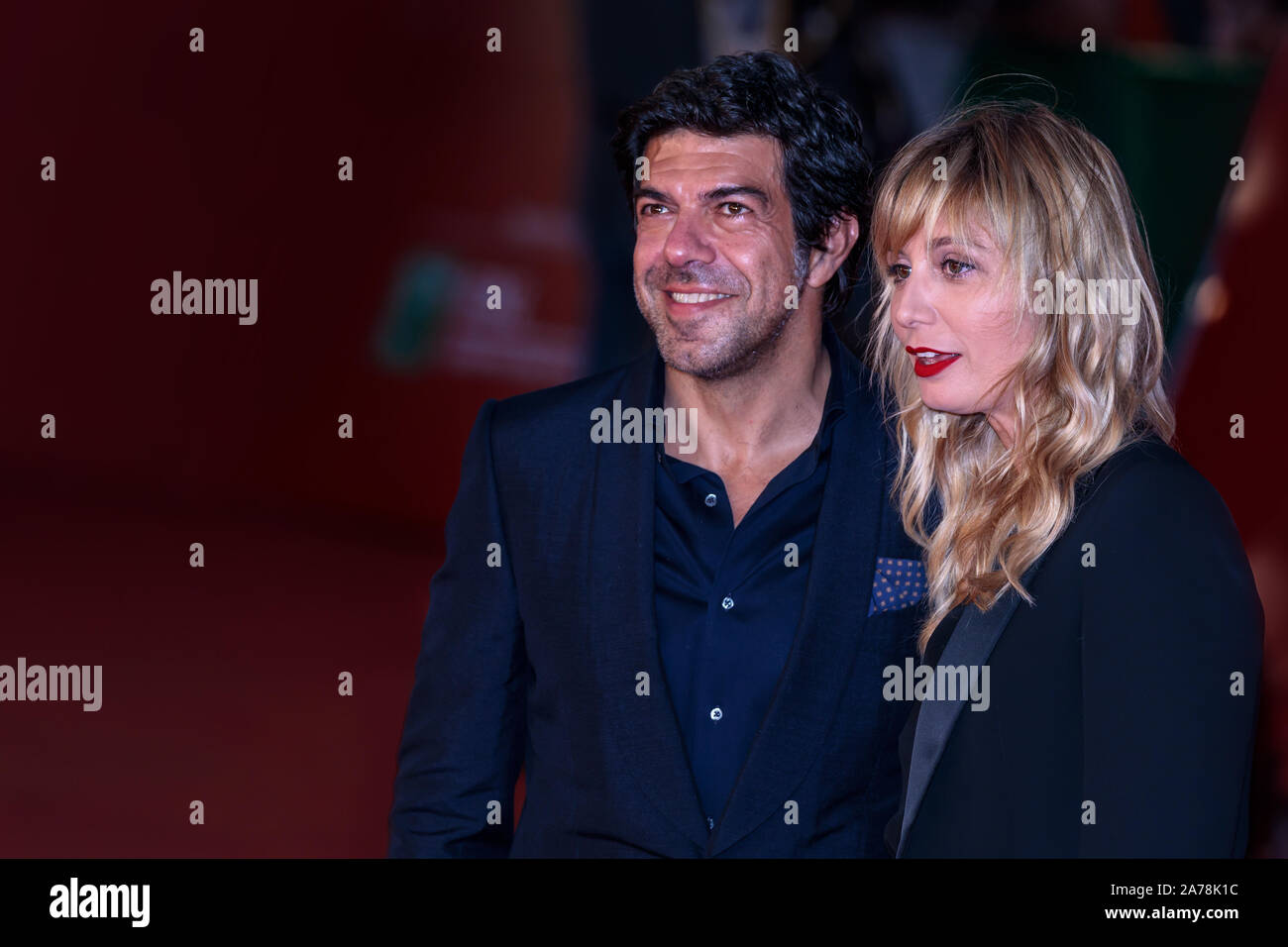 Roma Italia. Il 26 ottobre 2019. Pierfrancesco Favino e sua moglie Anna Ferzetti sul tappeto rosso del XIV Roma Film Festival. Foto Stock