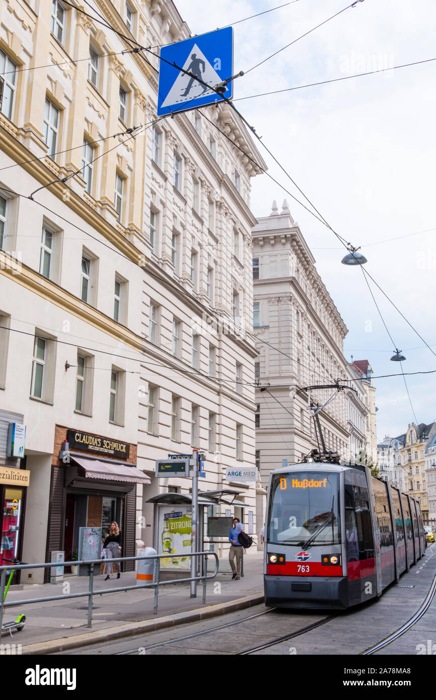 Il tram D, Porzellangasse, Alsergrund, Vienna, Austria Foto Stock