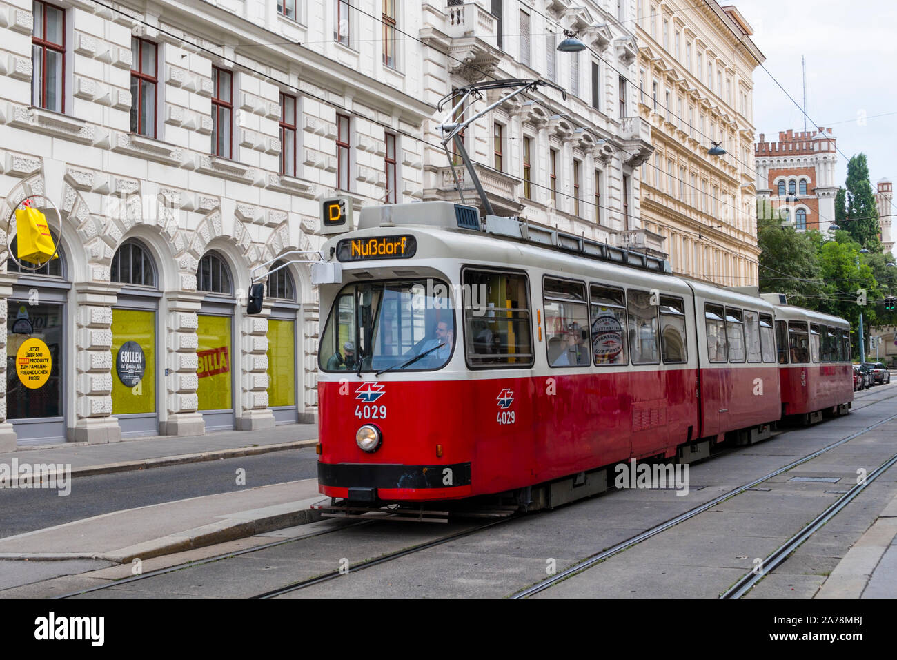 Il tram D, Alsergrund, Vienna, Austria Foto Stock